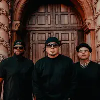 Ascolta undefined, guarda video musicali, leggi la biografia, vedi le date del tour & altro!