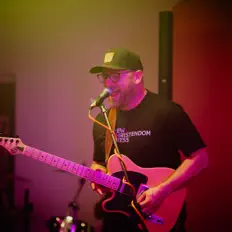 Ascolta Out of the Graves, guarda video musicali, leggi la biografia, vedi le date del tour & altro!