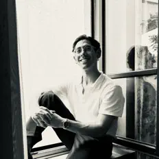 Escucha a Shlomo Lipman, mira videos musicales, lee su biografía, consulta las fechas de las gira y más.