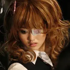 聆聽 confetticannons、觀看音樂影片、閱讀小傳、查看巡演日期等！