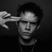 Escucha a undefined, mira vídeos musicales, lee la biografía, consulta fechas de giras y mucho más.