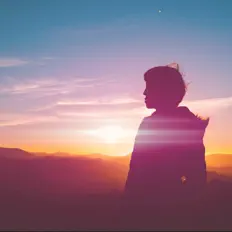 Hör dir HUNT THE HERO an, schau dir Musikvideos an, lies die Biografie, finde Tourdaten und mehr!
