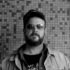 Ascolta Robert Connely Farr, guarda video musicali, leggi la biografia, vedi le date del tour & altro!
