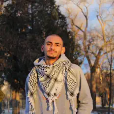 Ascolta King Khweis, guarda video musicali, leggi la biografia, vedi le date del tour & altro!