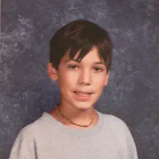 Option Aを聴いたり、ミュージックビデオを鑑賞したり、経歴やツアー日程などを確認したりしましょう！