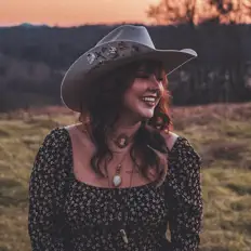 Dengarkan Cassidy Daniels, tonton video musik, baca bio, lihat tanggal tur & lainnya!