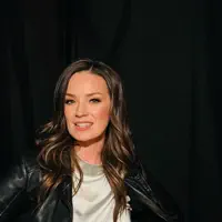 Escucha a undefined, mira videos musicales, lee su biografía, consulta las fechas de las gira y más.