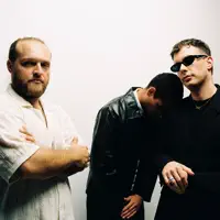 Escucha a undefined, mira videos musicales, lee su biografía, consulta las fechas de las gira y más.