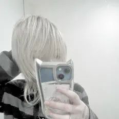 RE:Uを聴いたり、ミュージックビデオを鑑賞したり、経歴やツアー日程などを確認したりしましょう！