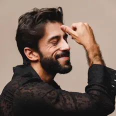 聆聽 Delgado、觀看音樂影片、閱讀小傳、查看巡演日期等！