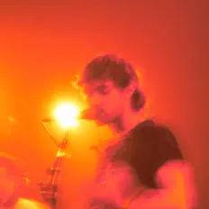 Gregory Thomas Peaseを聴いたり、ミュージックビデオを鑑賞したり、経歴やツアー日程などを確認したりしましょう！