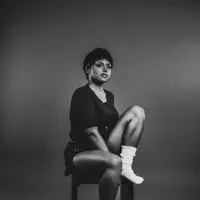 聆聽 undefined、觀看音樂影片、閱讀小傳、查看巡演日期等！