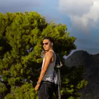 Ascolta undefined, guarda video musicali, leggi la biografia, vedi le date del tour & altro!