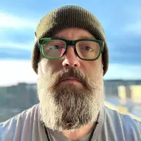 undefined dinle, müzik videolarını izle, biyografisini oku, tur tarihlerini ve daha fazlasını gör!