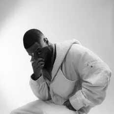 聆聽 Anoyd、觀看音樂影片、閱讀小傳、查看巡演日期等！