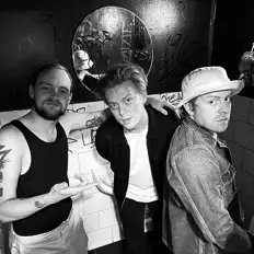 Écoutez Neon Chorus, regardez des vidéoclips, lisez la biographie, consultez les dates de tournée et plus encore !