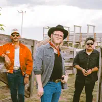 Escucha a undefined, mira videos musicales, lee su biografía, consulta las fechas de las gira y más.