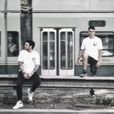 Hör dir SYDJEK an, schau dir Musikvideos an, lies die Biografie, finde Tourdaten und mehr!