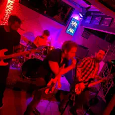 Ouça Dead Clones, assista a videoclipes, leia a biografia, veja as datas das turnês e mais!