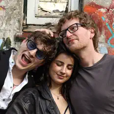 Ακούστε περιεχόμενο από Peanut Butter Goldfish, παρακολουθήστε μουσικά βίντεο, διαβάστε το βιογραφικό, δείτε ημερομηνίες περιοδείας, και πολλά ακόμη!