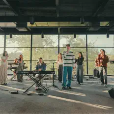 Ascolta OVERFLOW, guarda video musicali, leggi la biografia, vedi le date del tour & altro!