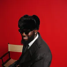 "Egø" सुनें, म्यूज़िक वीडियो देखें, बायो पढ़ें, दौरे की तारीखें और बहुत कुछ देखें!