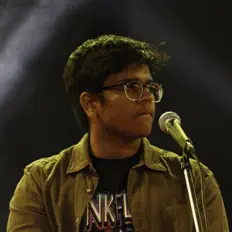Ouça Achintya Esbee, assista a videoclipes, leia a biografia, veja as datas das turnês e mais!