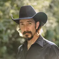 Poslechněte si interpreta Dustin Devine, sledujte hudební videa, přečtěte si životopis, podívejte se na data turné a další informace.