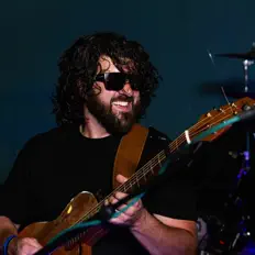 Ouve The Alex Lucero Band, vê vídeos de música, lê a biografia, vê as datas da digressão e muito mais!