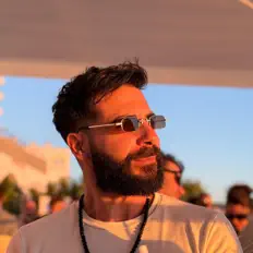 Luister naar TØNY, bekijk muziekvideo's, lees de bio, bekijk de tourdata, en meer!