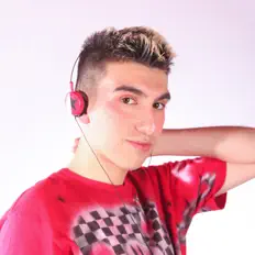 Escucha a C-S4R, mira videos musicales, lee su biografía, consulta las fechas de las gira y más.