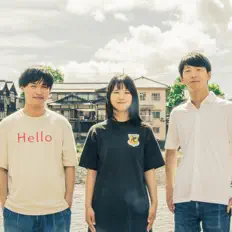 zooを聴いたり、ミュージックビデオを鑑賞したり、経歴やツアー日程などを確認したりしましょう！