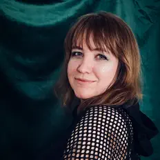 Escucha a Ren, mira videos musicales, lee su biografía, consulta las fechas de las gira y más.