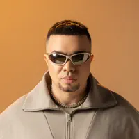收听 undefined、观看音乐视频、阅读小传、查看巡演日期等 !
