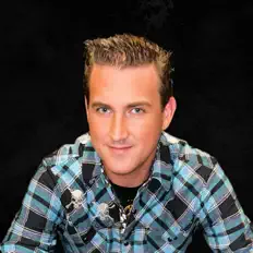 Ακούστε περιεχόμενο από Bobby Lynch, παρακολουθήστε μουσικά βίντεο, διαβάστε το βιογραφικό, δείτε ημερομηνίες περιοδείας, και πολλά ακόμη!