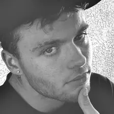 收听 SaintCloud、观看音乐视频、阅读小传、查看巡演日期等 ！