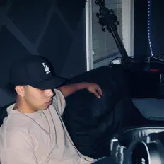 收听 NIKKO、观看音乐视频、阅读小传、查看巡演日期等 ！