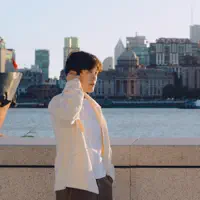 Écoutez undefined, regardez des vidéoclips, lisez la biographie, consultez les dates de tournée et plus encore !