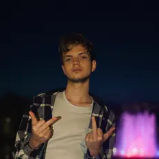 Ascolta TIL’T, guarda video musicali, leggi la biografia, vedi le date del tour & altro!