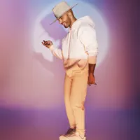 Escucha a undefined, mira vídeos musicales, lee la biografía, consulta fechas de giras y mucho más.