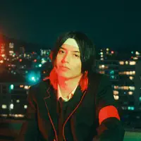 聆聽 undefined、觀看音樂影片、閱讀小傳、查看巡演日期等！