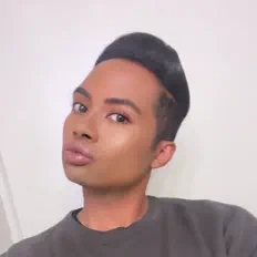 christian सुनें, म्यूज़िक वीडियो देखें, बायो पढ़ें, दौरे की तारीखें और बहुत कुछ देखें!