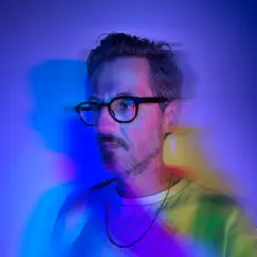Hör dir Friend from Work an, schau dir Musikvideos an, lies die Biografie, finde Tourdaten und mehr!