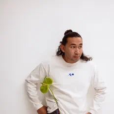 dudeontheguitarを聴いたり、ミュージックビデオを鑑賞したり、経歴やツアー日程などを確認したりしましょう！