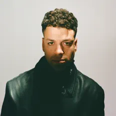 收听 Mitchel Dae、观看音乐视频、阅读小传、查看巡演日期等 ！