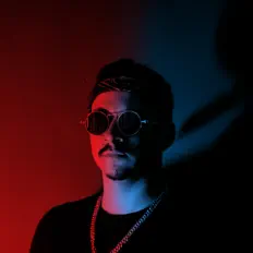 Ακούστε περιεχόμενο από Alpha Bullet, παρακολουθήστε μουσικά βίντεο, διαβάστε το βιογραφικό, δείτε ημερομηνίες περιοδείας, και πολλά ακόμη!