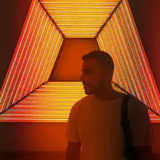Listen to Anto de miro, watch music videos, read bio, see tour dates & more!
