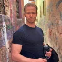 Posłuchaj wykonawcy undefined, obejrzyj teledyski, przeczytaj biografię, zobacz daty tras koncertowych i nie tylko!