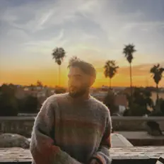 Wud을(를) 듣고, 뮤직 비디오를 보고, 약력을 읽고, 투어 일정 등을 확인하세요!