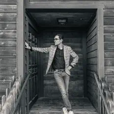 Ascolta Madrid., guarda video musicali, leggi la biografia, vedi le date del tour & altro!